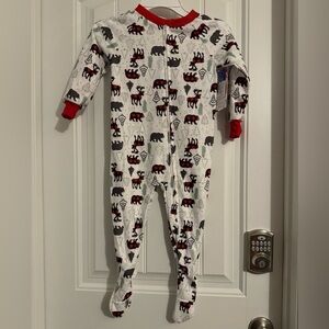 Cute PJ's & Presents size 2T white buffalo check deer bear feetie full zip
